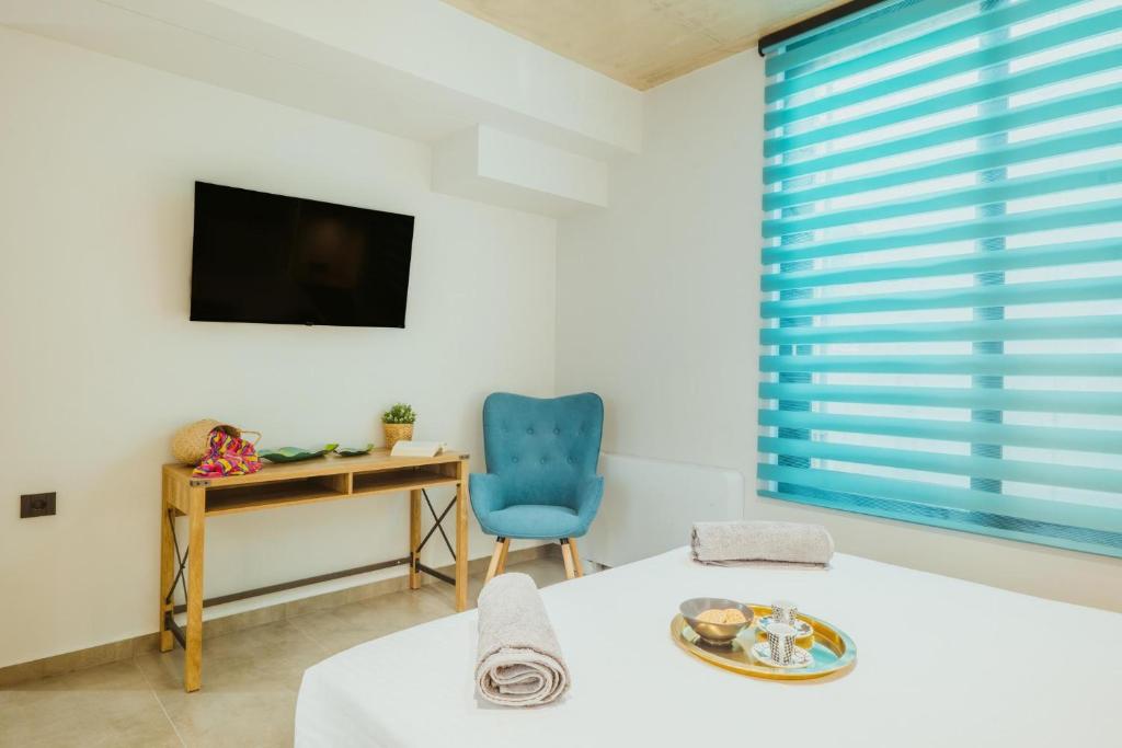 Telewizja i/lub zestaw kina domowego w obiekcie Anemmaro Villa 3 in Crete