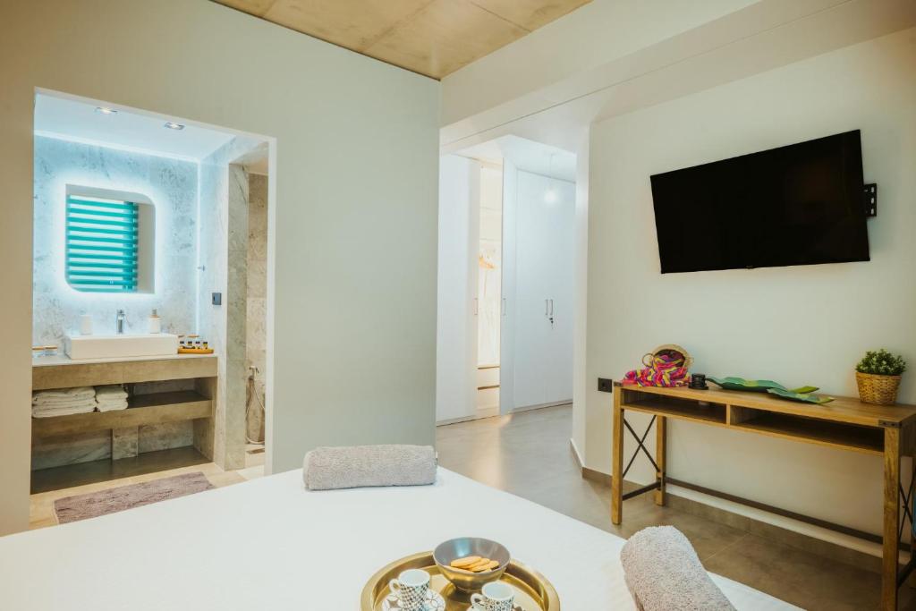 Telewizja i/lub zestaw kina domowego w obiekcie Anemmaro Villa 3 in Crete