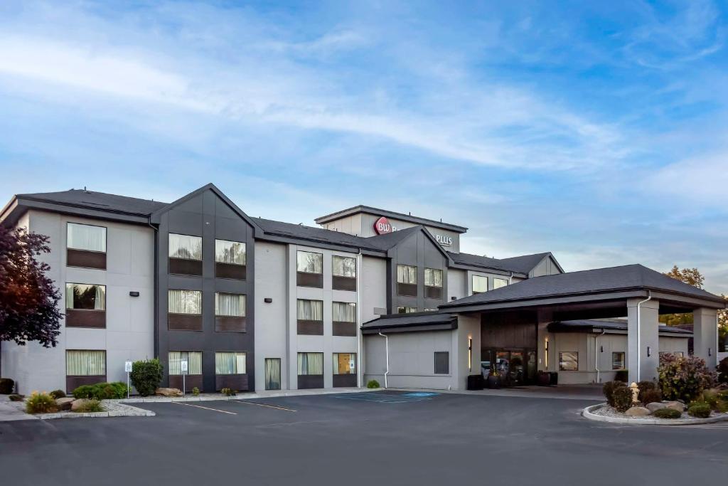 a rendering of a hotel with a parking lot at Best Western Plus Spokane North in Spokane