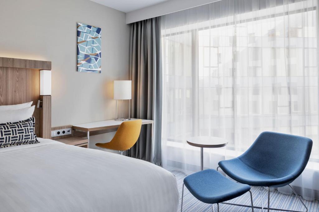 Postel nebo postele na pokoji v ubytování Courtyard by Marriott Szczecin City