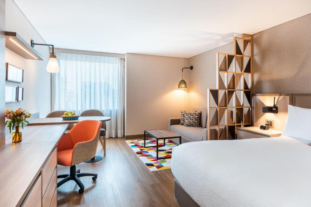 Postel nebo postele na pokoji v ubytování Residence Inn by Marriott Bogota