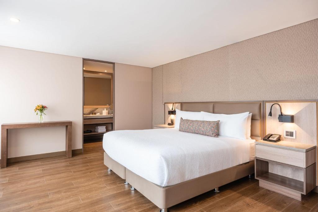 Postel nebo postele na pokoji v ubytování Residence Inn by Marriott Bogota
