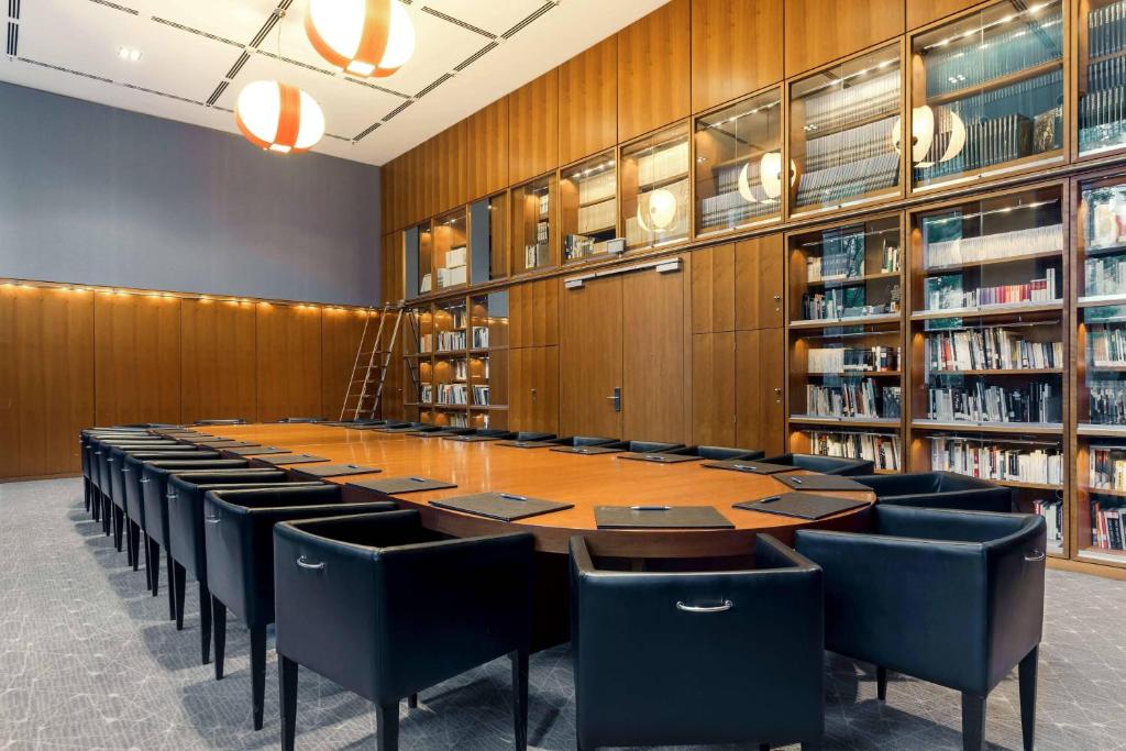 Sheraton Berlin Grand Hotel Esplanade - Resim 32