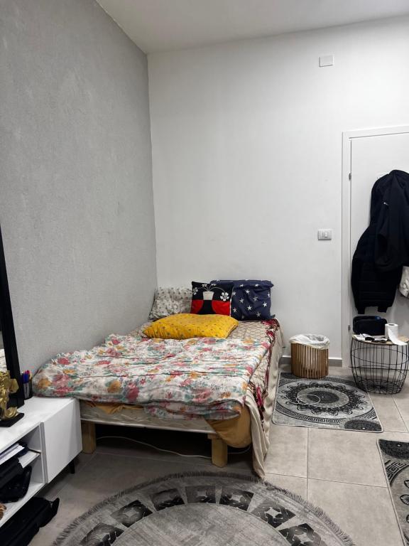 a bedroom with a bed in a room at דירה מדהימה קטנטנה תאהבו אותה ، A small, beautiful and comfortable apartment, you will love in Haifa