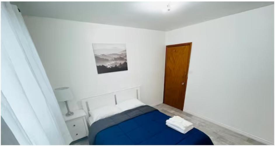 Homestay Private Room with TV, WiFi, Netflix, Parking, Edmonton, Canada