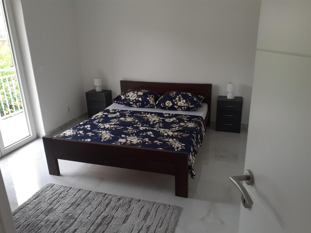 Posteľ alebo postele v izbe v ubytovaní Apartments with parking spaces Jelsa, Hvar - 13513