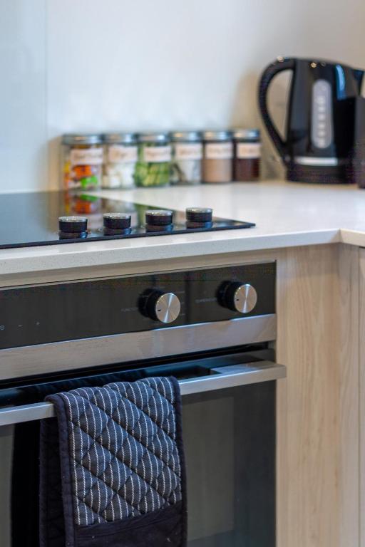 Cashel Street Hideaway 2 bed 2 bath - Resim 20