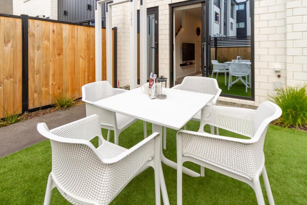 Cashel Street Hideaway 2 bed 2 bath - Resim 9