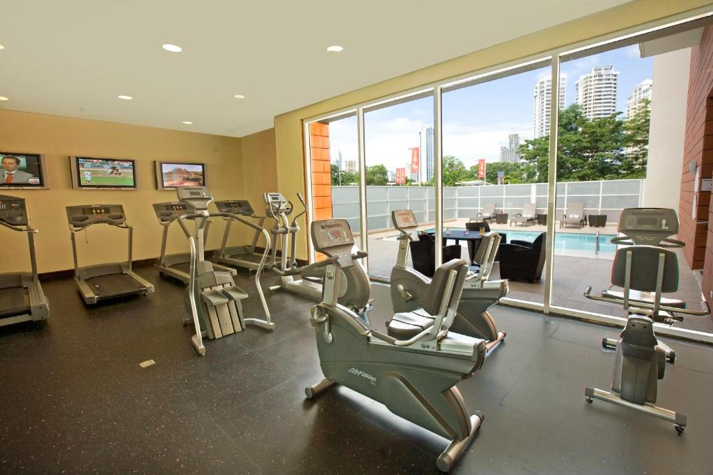 Fitness centrum a/nebo fitness zařízení v ubytování Courtyard by Marriott Panama Multiplaza Mall
