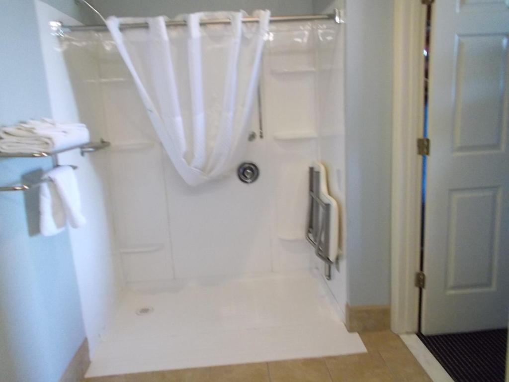 Howard Johnson by Wyndham Holbrook - King Room - Mobility Accessible Room, Non-Smoking