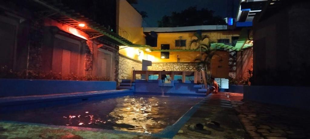 Bazén v ubytování 2 Hotel Saleh nebo v jeho okolí