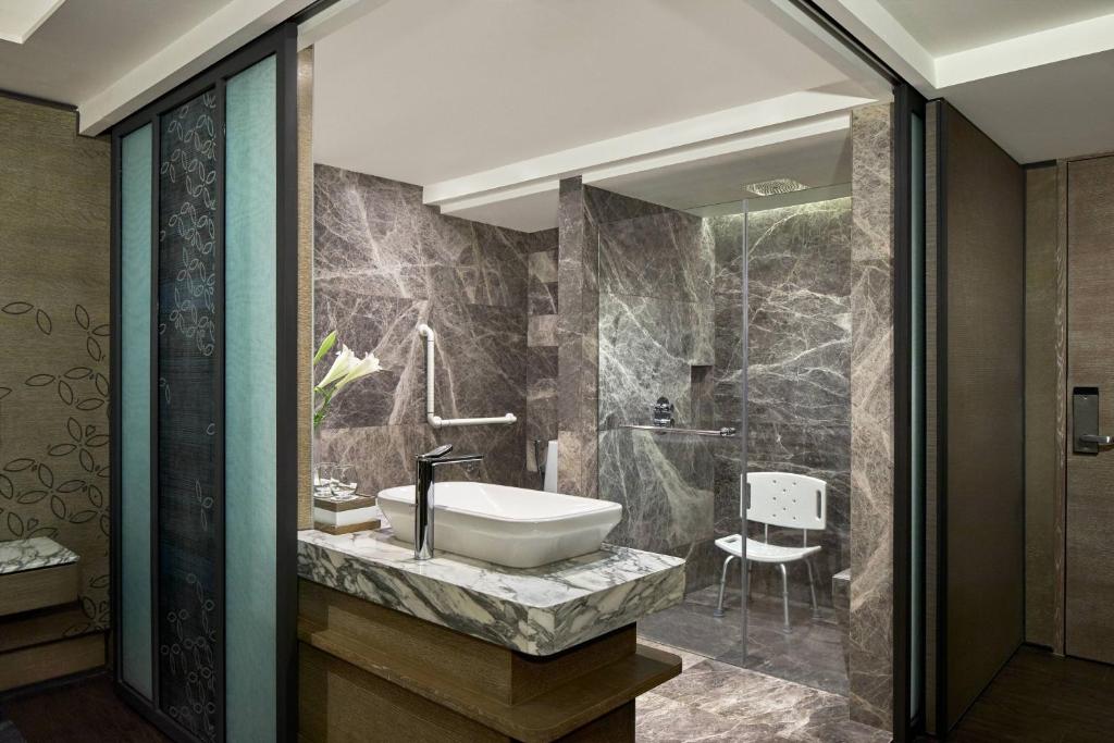 Koupelna v ubytování Yogyakarta Marriott Hotel