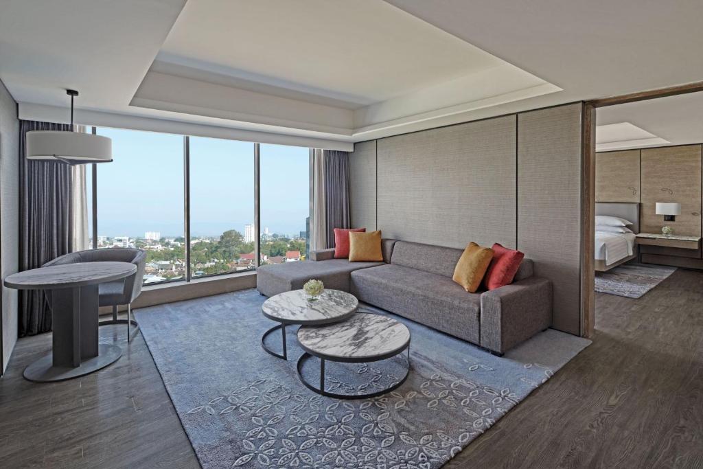 Posezení v ubytování Yogyakarta Marriott Hotel