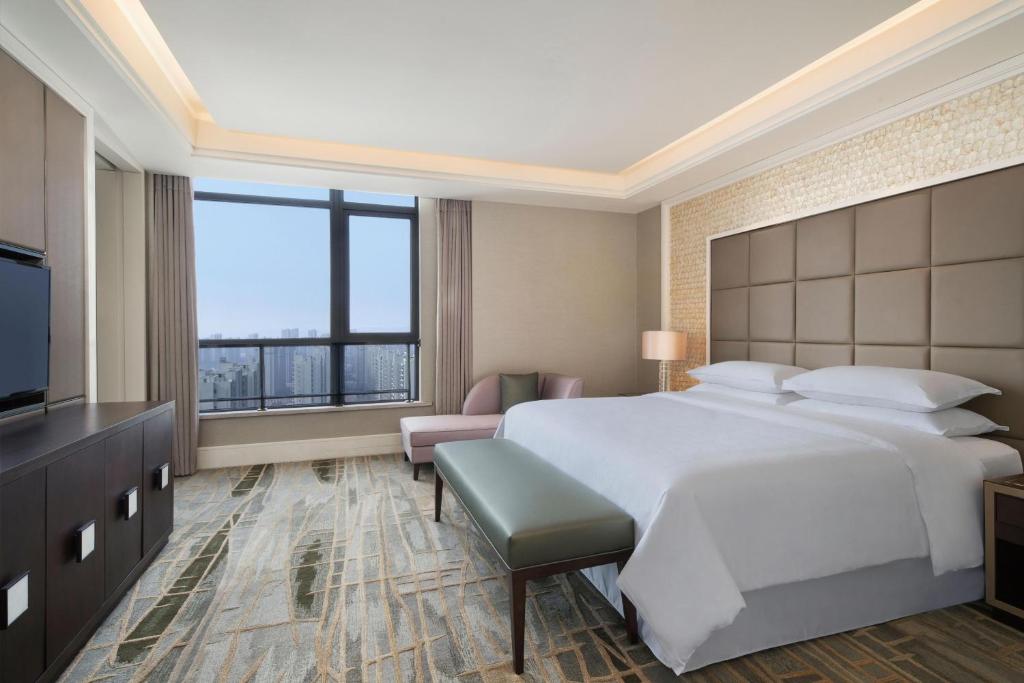 Postel nebo postele na pokoji v ubytování Sheraton Chuzhou Hotel