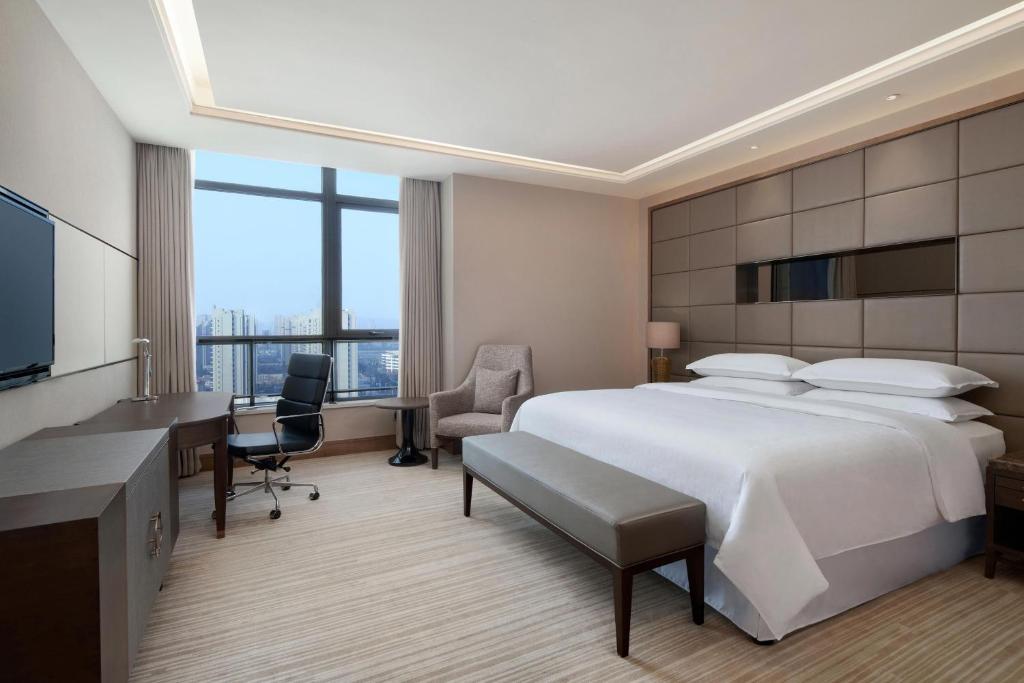 Postel nebo postele na pokoji v ubytování Sheraton Chuzhou Hotel