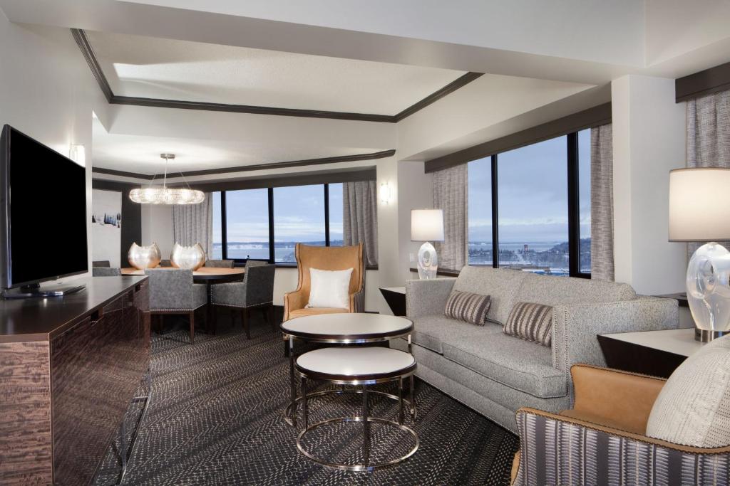 Posezení v ubytování Sheraton Anchorage Hotel
