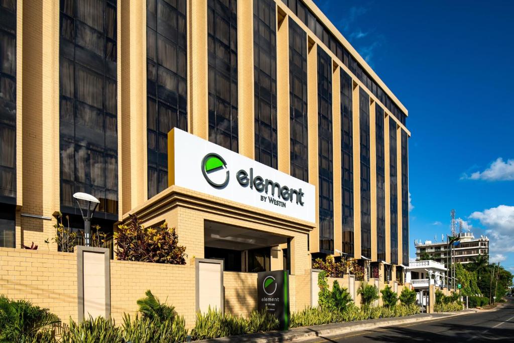 un edificio de oficinas con un cartel en la parte delantera en Element by Westin Hotel Dar es Salaam, en Dar es Salaam