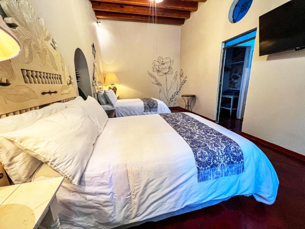 Postel nebo postele na pokoji v ubytování Hacienda de las Flores