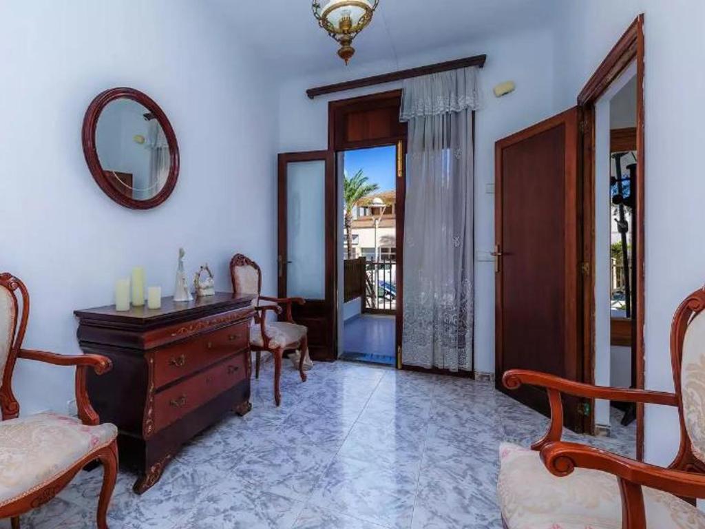 Fotografie z fotogalerie ubytování Maison de vacances à 3 min de la plage avec Wi-Fi, patio et équipements pour enfants - ES-266-1 v destinaci Santa Margalida