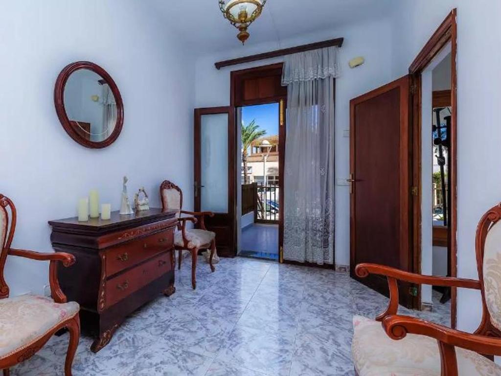 Fotografie z fotogalerie ubytování Maison de vacances à 3 min de la plage avec Wi-Fi, patio et équipements pour enfants - ES-266-1 v destinaci Santa Margalida