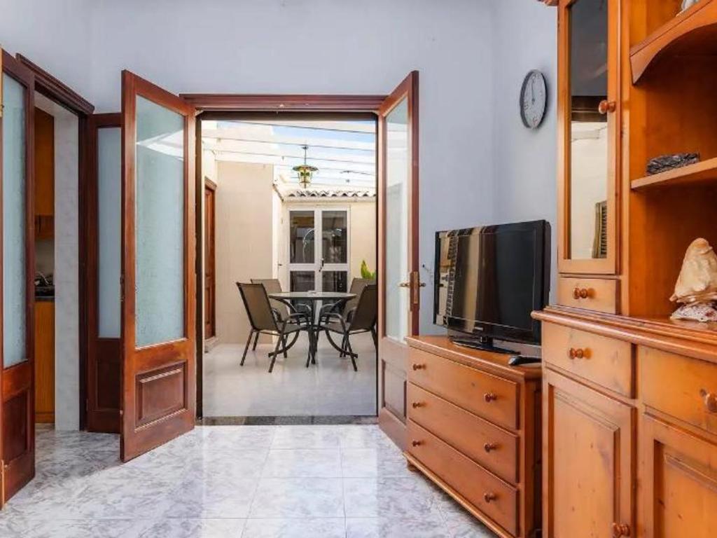 Fotografie z fotogalerie ubytování Maison de vacances à 3 min de la plage avec Wi-Fi, patio et équipements pour enfants - ES-266-1 v destinaci Santa Margalida