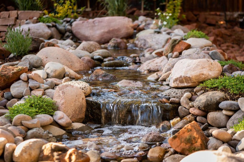 WEST SEDONA RETREAT w/ VIEWS of Coffee Pot Rock! - Maison De Trois Chambres