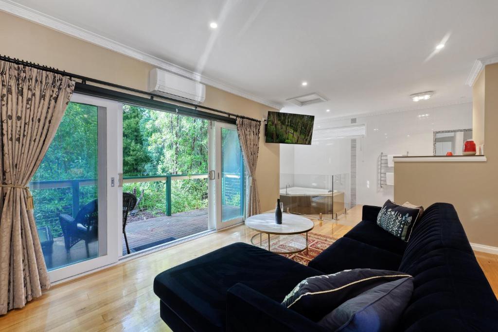 Wrenfield Cottages - King Room Met Spa -bad
