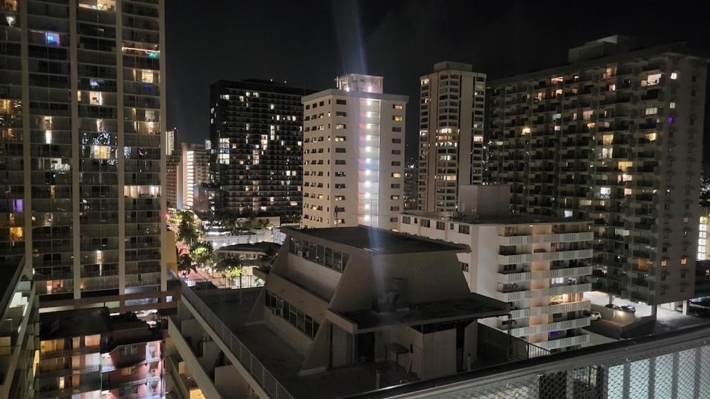 Nespecifikovaný výhled na destinaci Honolulu nebo výhled na město při pohledu z apartmánu