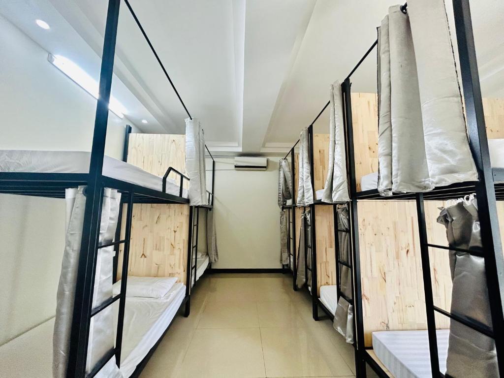 Majestic Hostel - Tour & Motorbike Rental