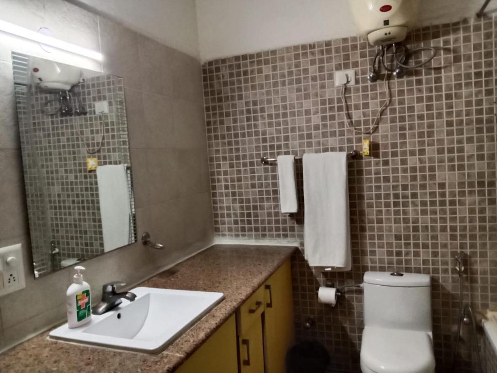 Koupelna v ubytování Studio Serviced Apartments near Fortis Hospital