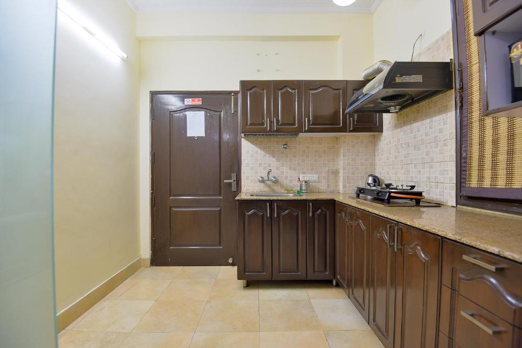 Kuchyň nebo kuchyňský kout v ubytování Studio Serviced Apartments near Fortis Hospital