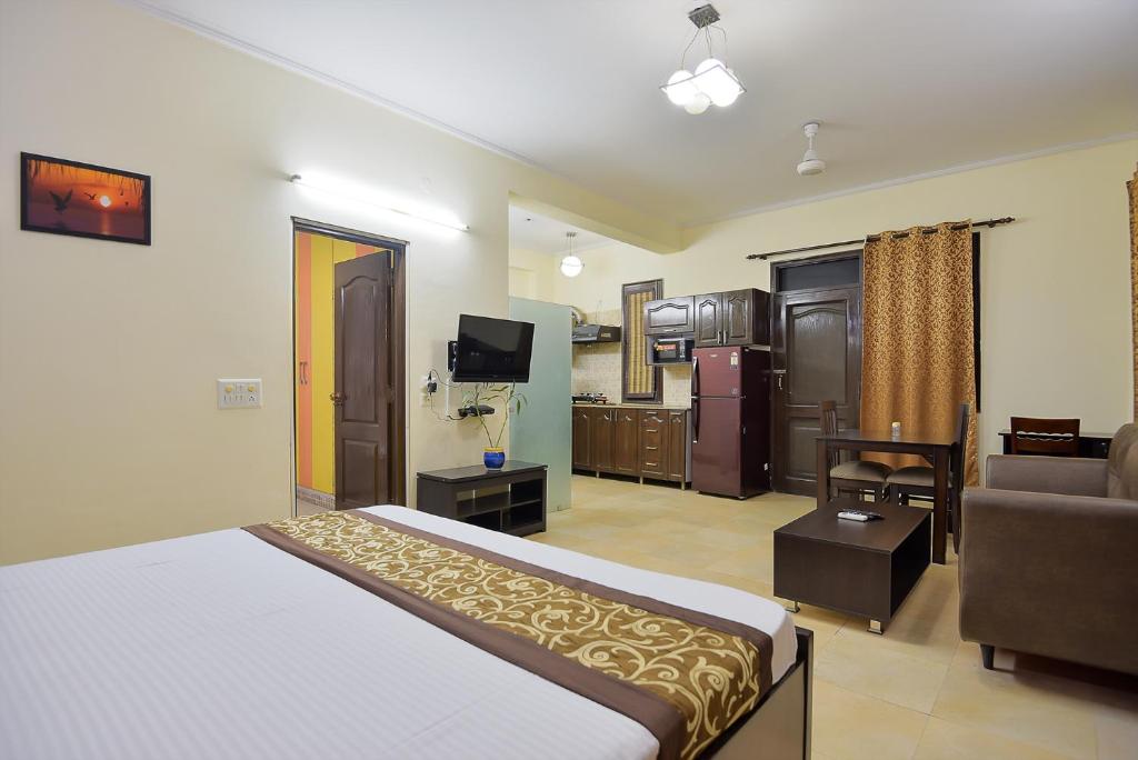 Kuchyň nebo kuchyňský kout v ubytování Studio Serviced Apartments near Fortis Hospital