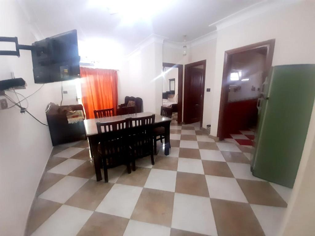 a living room with a checkered floor and a living room with a television at برج قصر السعد خلف فندق الفرسان مباشره in Marsa Matruh