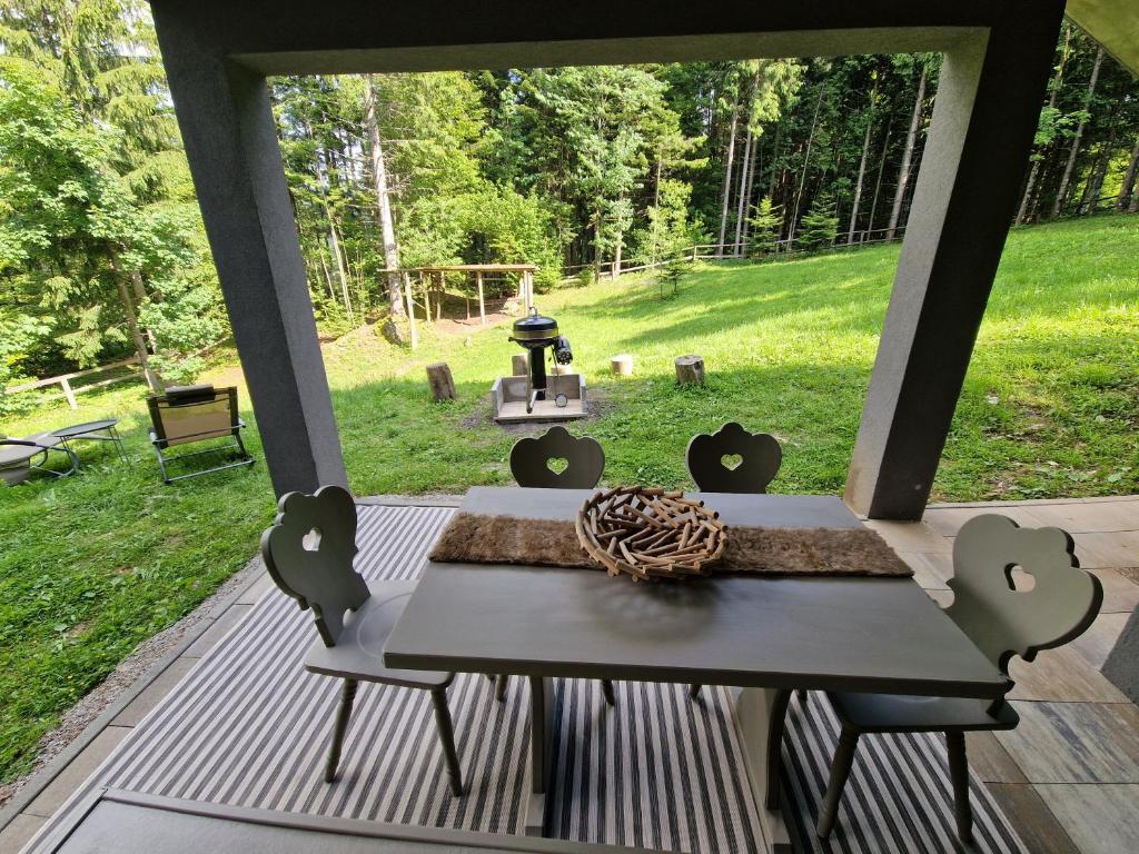 Vonkajšia záhrada v ubytovaní Starry Laz mountain house