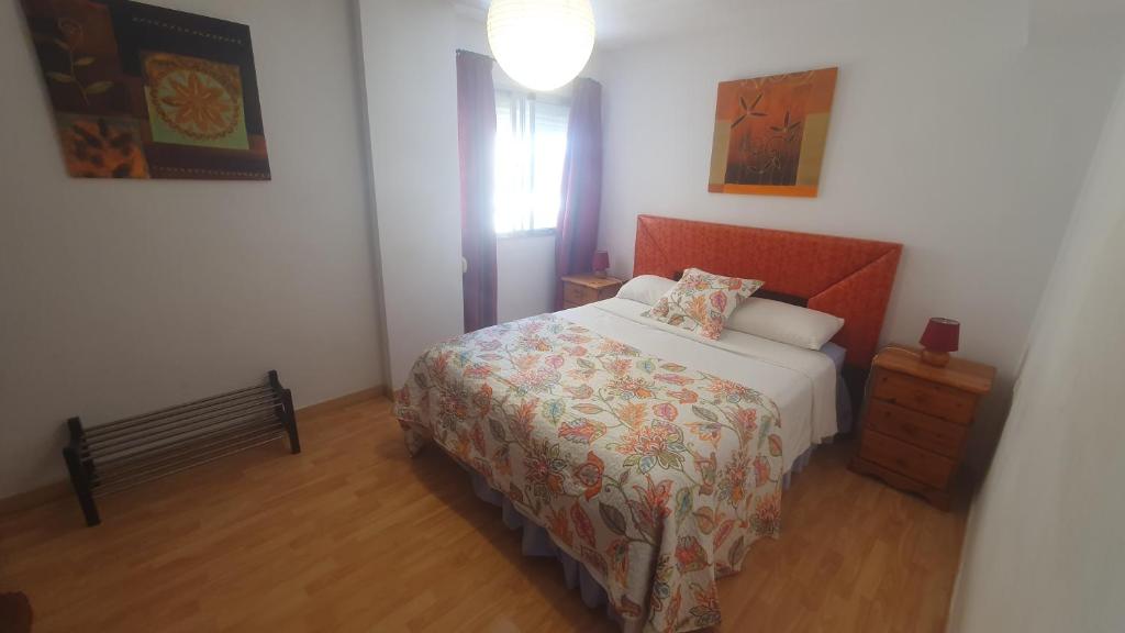 Posteľ alebo postele v izbe v ubytovaní Visit Gibraltar stay in La Linea for less!