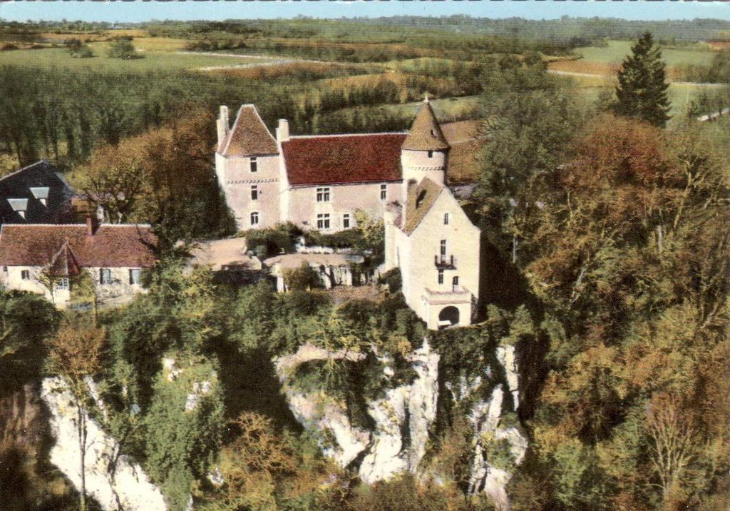 a large white house on top of a mountain at Montenaut in Angles-sur-lʼAnglin