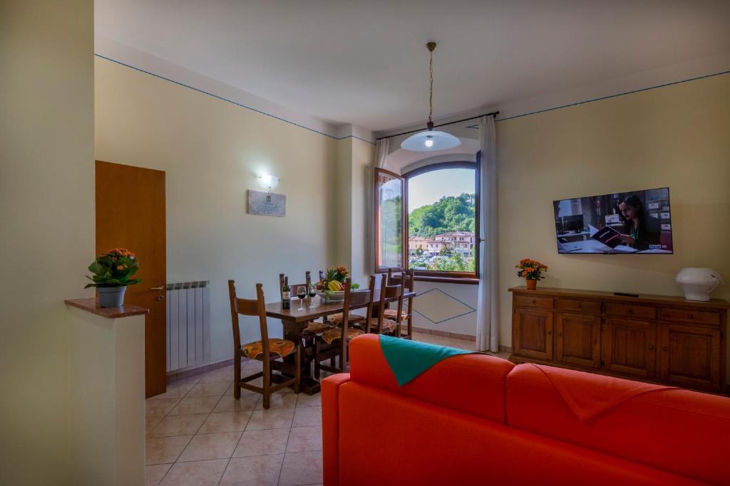 TV a/nebo společenská místnost v ubytování IBibiena - CASA CAMALDOLI