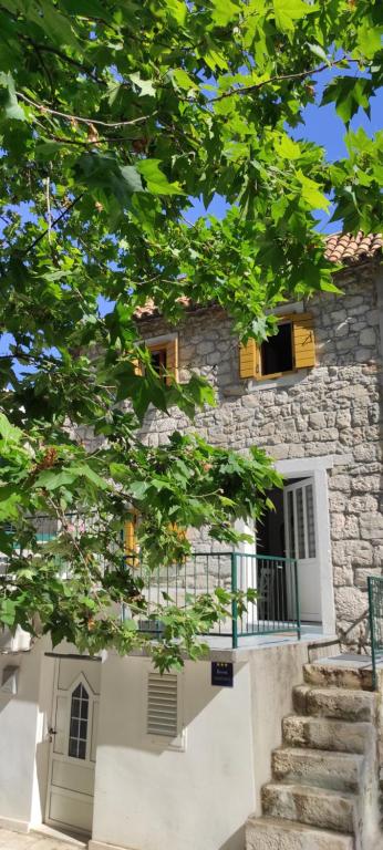 a stone building with stairs and a balcony at Apartman Branka in Omiš