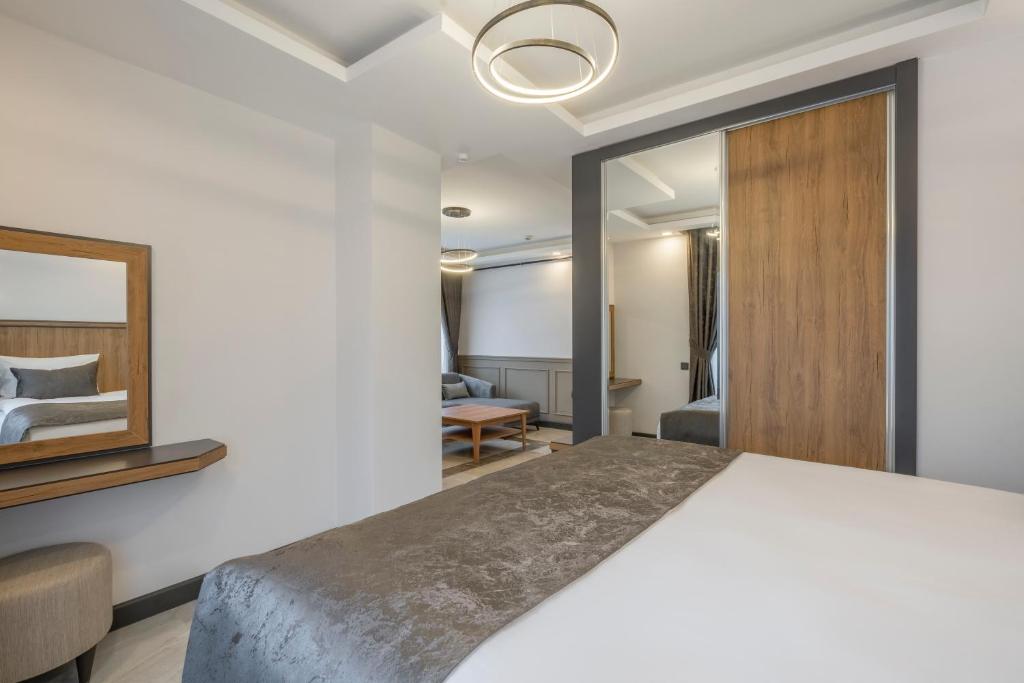 Postel nebo postele na pokoji v ubytování Quality Gold Suite Hotel