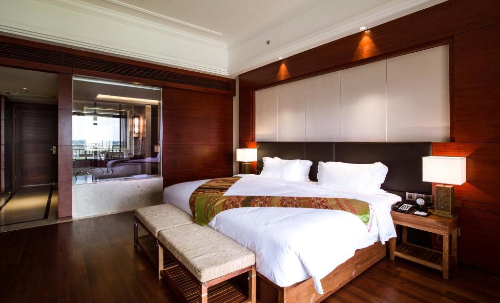 Landmark Mekong Riverside Hotel - Luxe Tweepersoonskamer Met Uitzicht Op Het Zwembad