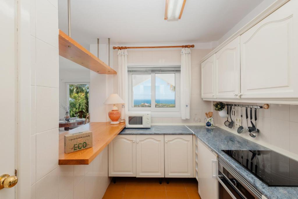 Kuchyňa alebo kuchynka v ubytovaní Apartment, close to the beach and sea views, in Marbella