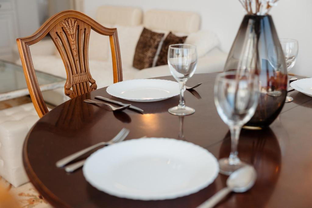 Nápoje v ubytovaní Apartment, close to the beach and sea views, in Marbella