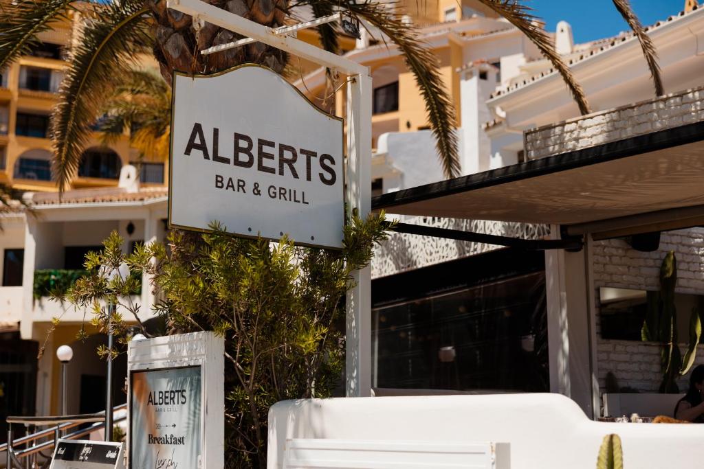 Fotografia z galérie ubytovania Apartment, close to the beach and sea views, in Marbella v Marbelli