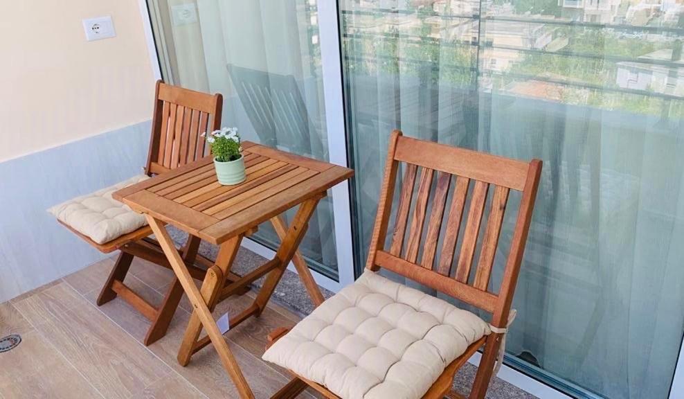 Madalin Seaside Apartment - Imazhi 8