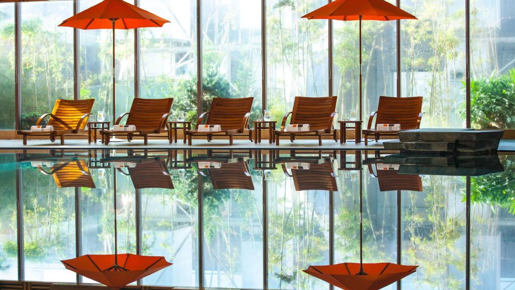 Bassein majutusasutuses Renaissance Wuhan Hotel või selle lähedal