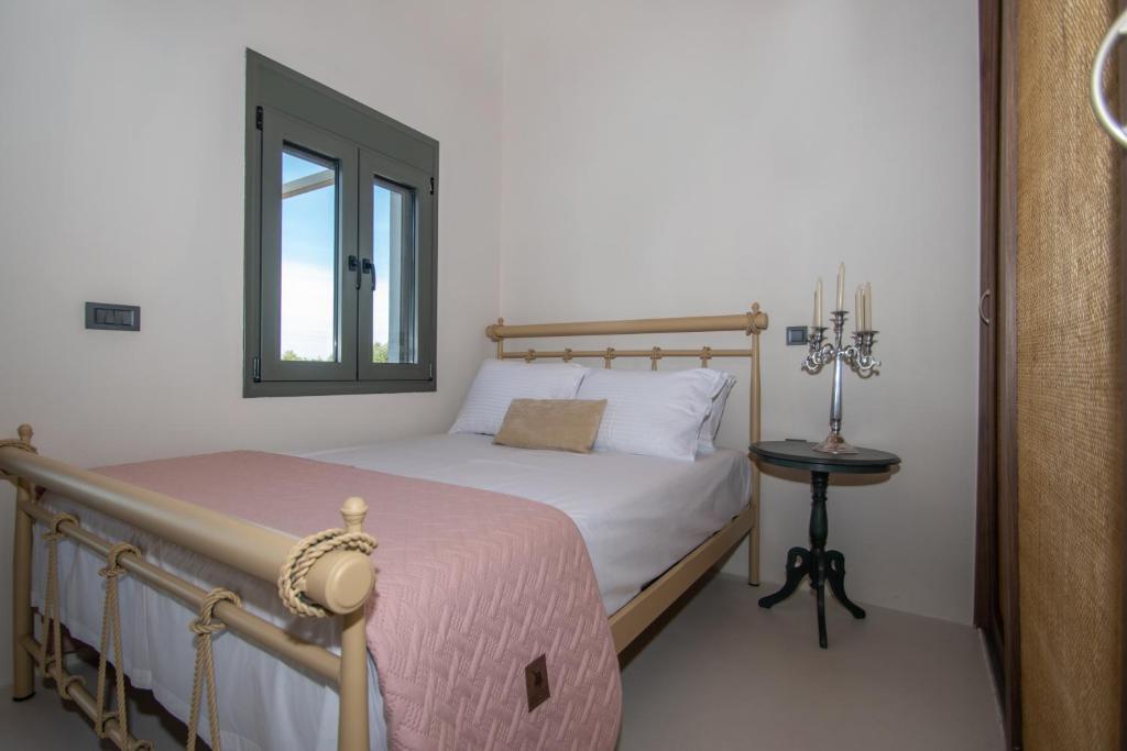 Postel nebo postele na pokoji v ubytování Ariadni Vista Mare Villa by "elite"