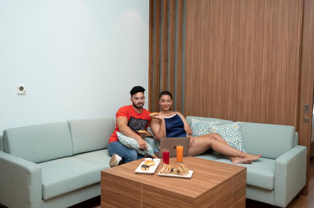 Posezení v ubytování Fairfield by Marriott Agra