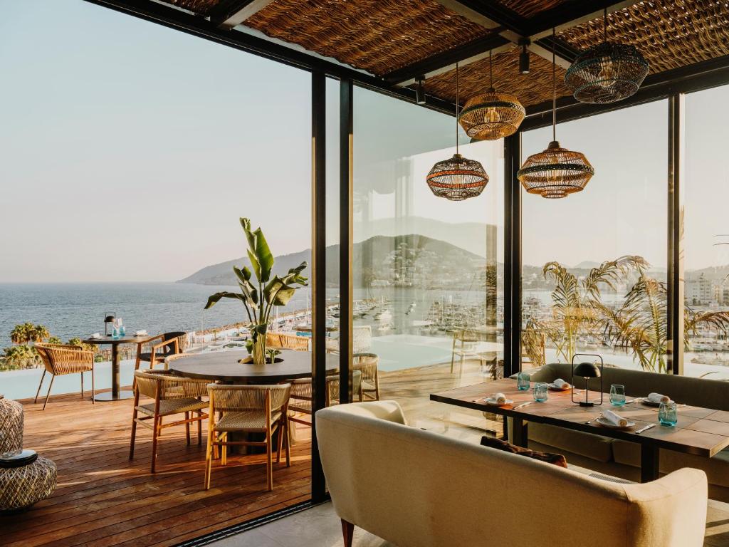 Aguas de Ibiza Grand Luxe Hotel - Small Luxury Hotel of the ...