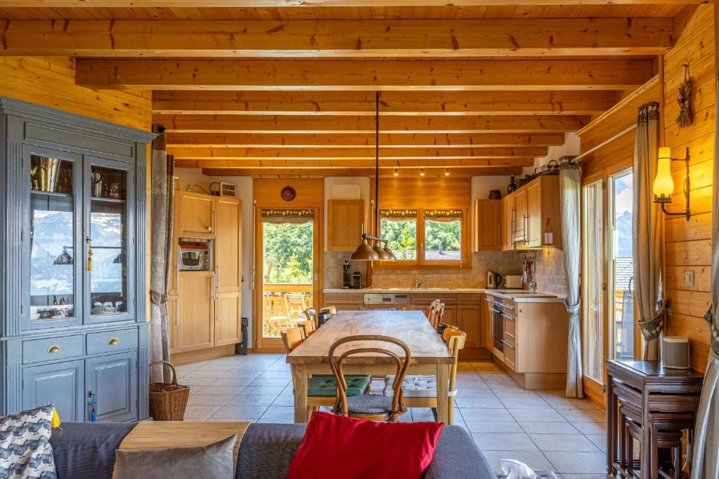 Kuchyň nebo kuchyňský kout v ubytování Chalet Le Papillon - Calm, sunny, spacious