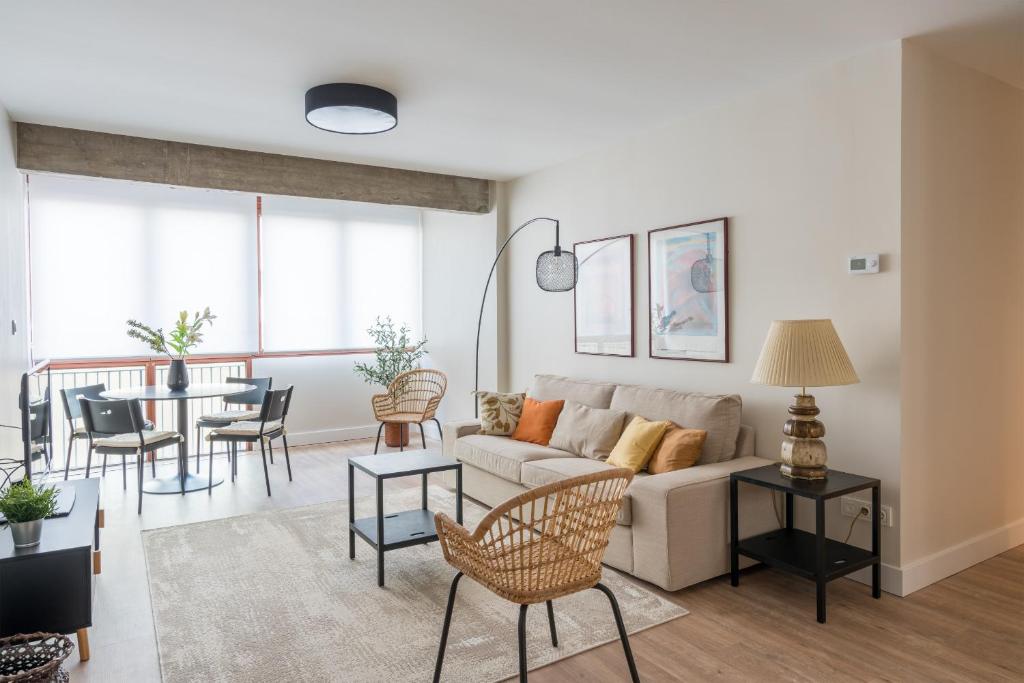 Beltran apartment by People Rentals - Three-Bedroom Apartment